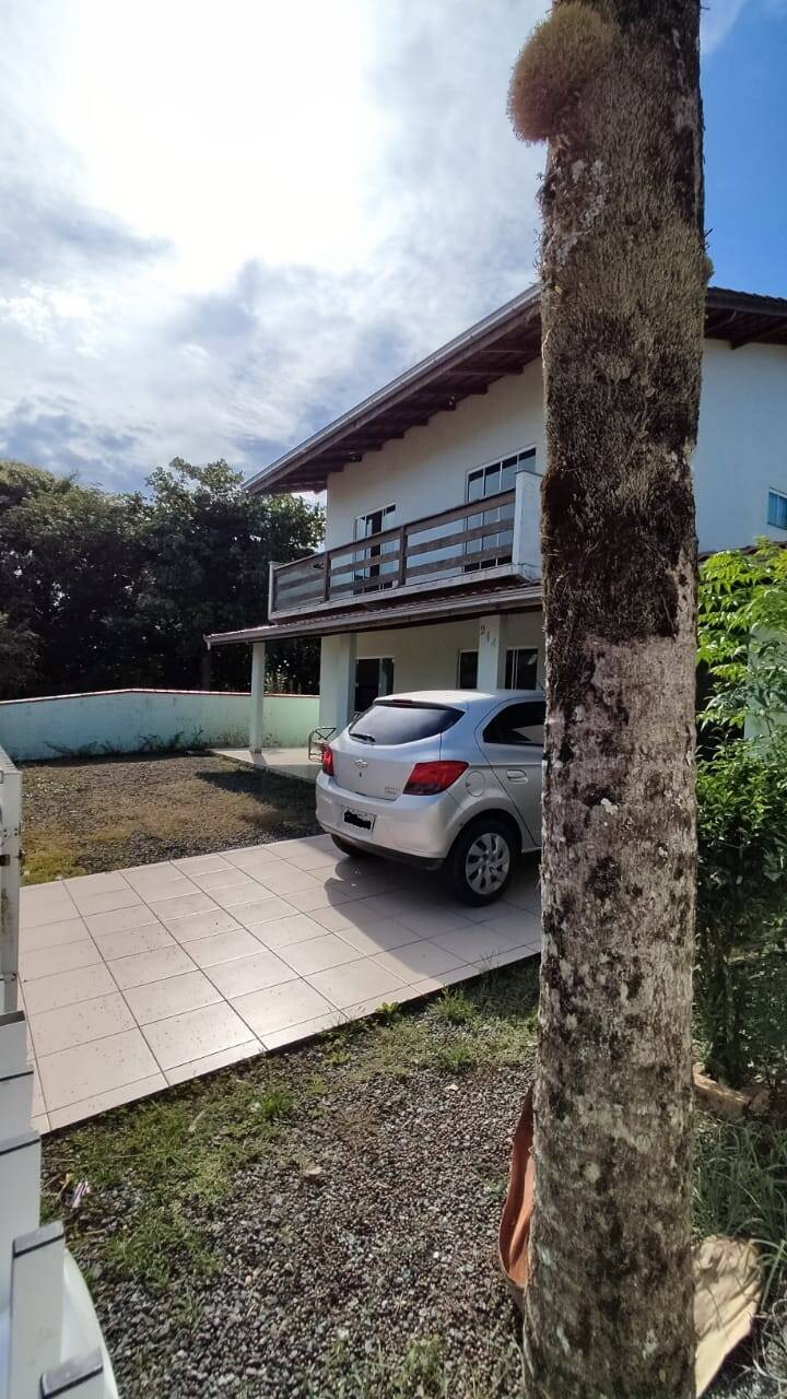 Casa à venda com 6 quartos, 198m² - Foto 3