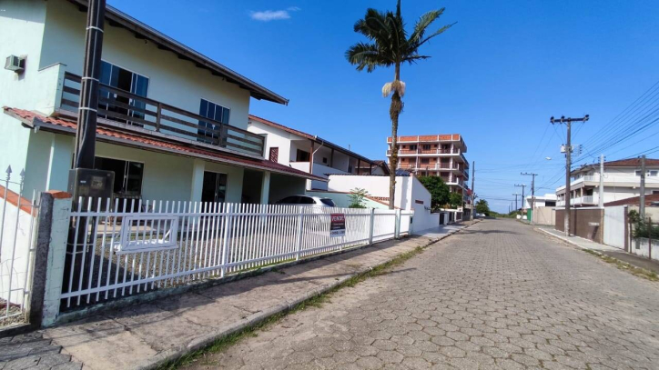 Casa à venda com 6 quartos, 198m² - Foto 6