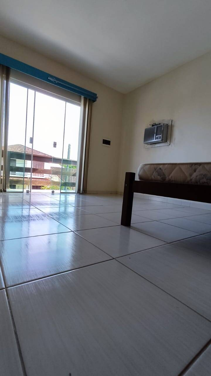 Casa à venda com 6 quartos, 198m² - Foto 13