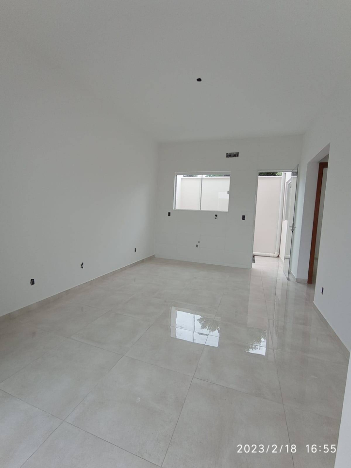 Casa à venda com 2 quartos, 48m² - Foto 2